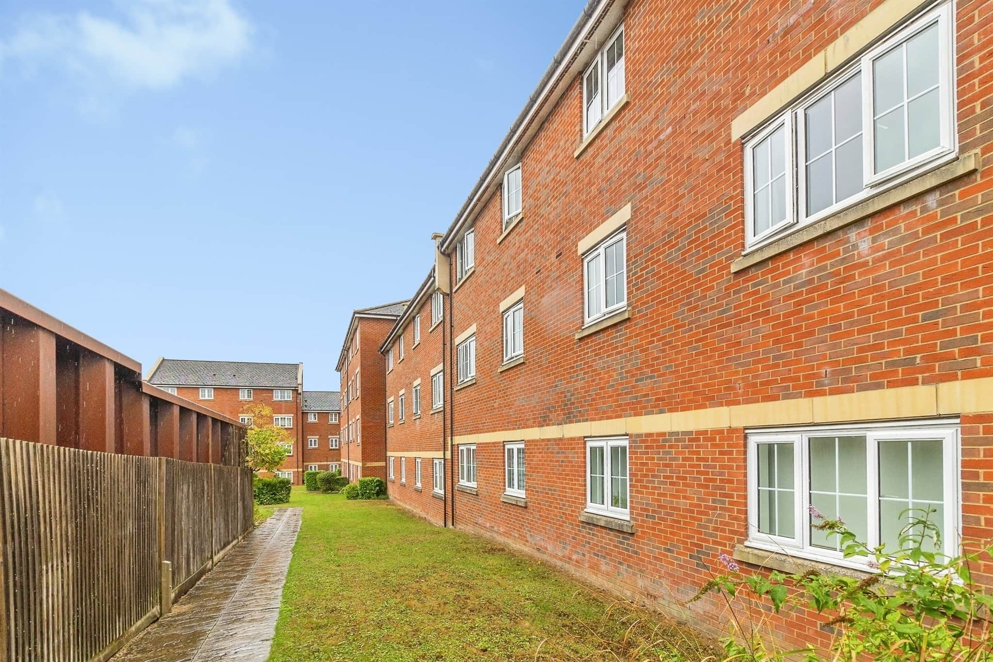 Property at Watling Gardens, DUNSTABLE