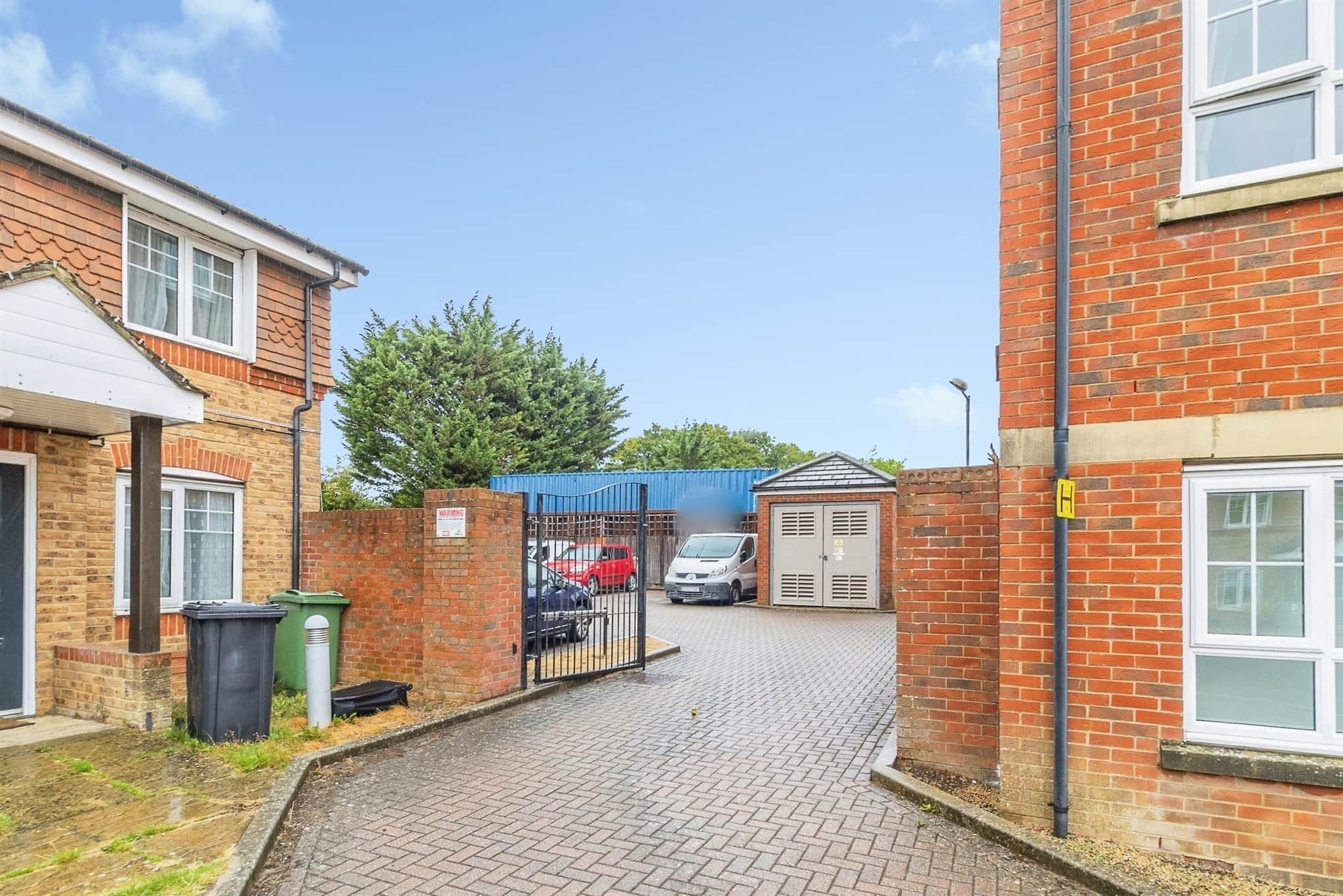 Property at Watling Gardens, DUNSTABLE