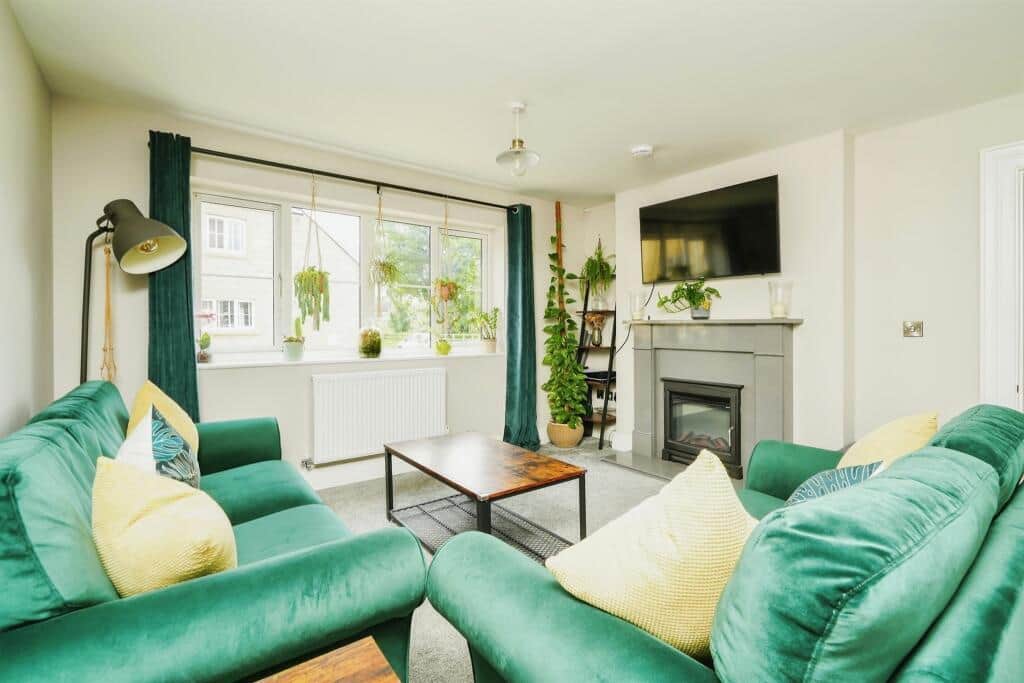 Property at Linden Gardens, Carterton