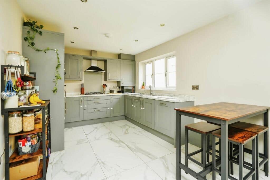 Property at Linden Gardens, Carterton