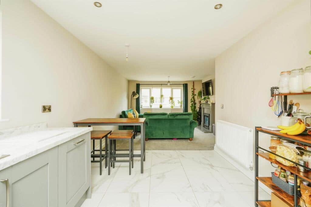 Property at Linden Gardens, Carterton