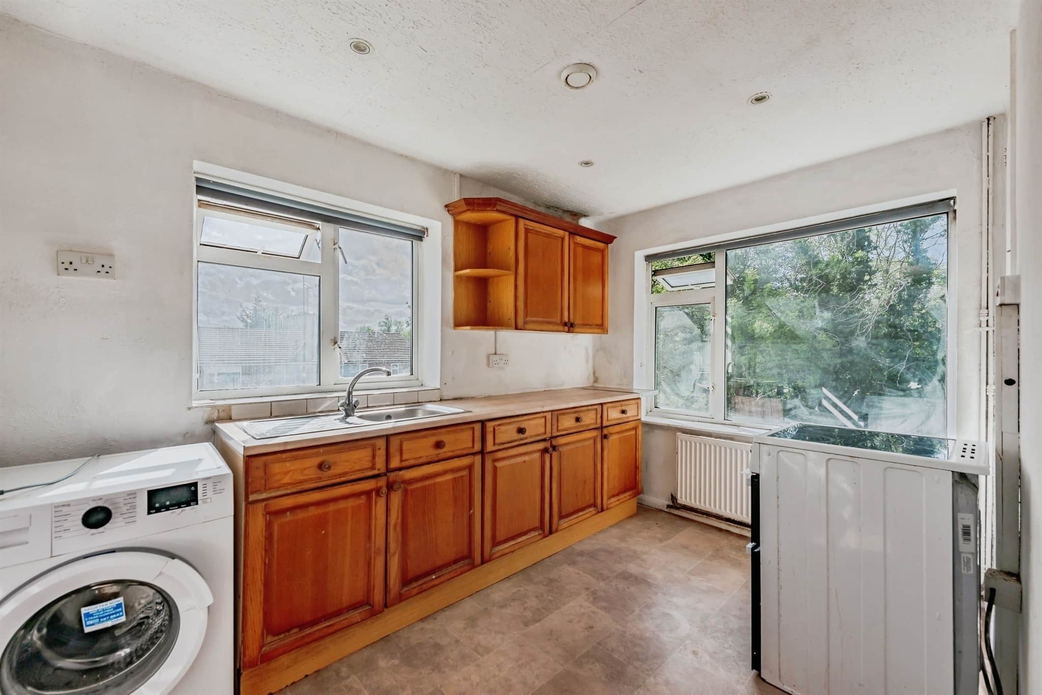 Property at Copsleigh Close, Salfords, Redhill