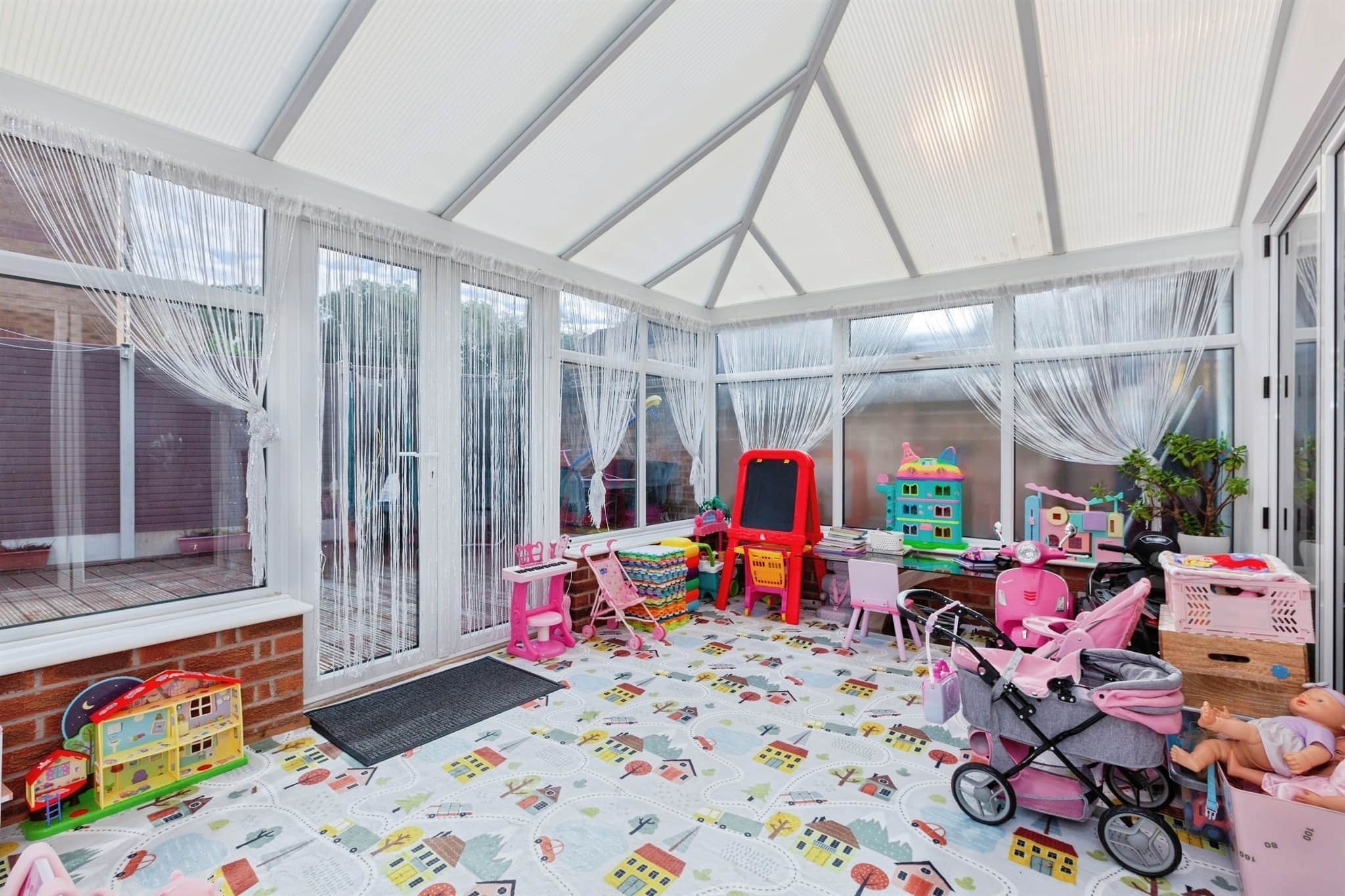 Property at Pinewood Close, Leicester