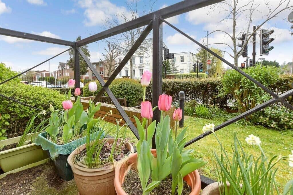 Property at Linkfield Lane, Redhill