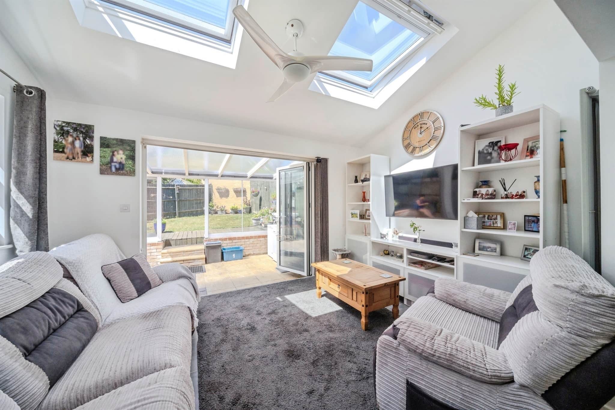 Property at Olivier Row, Oxley Park, Milton Keynes