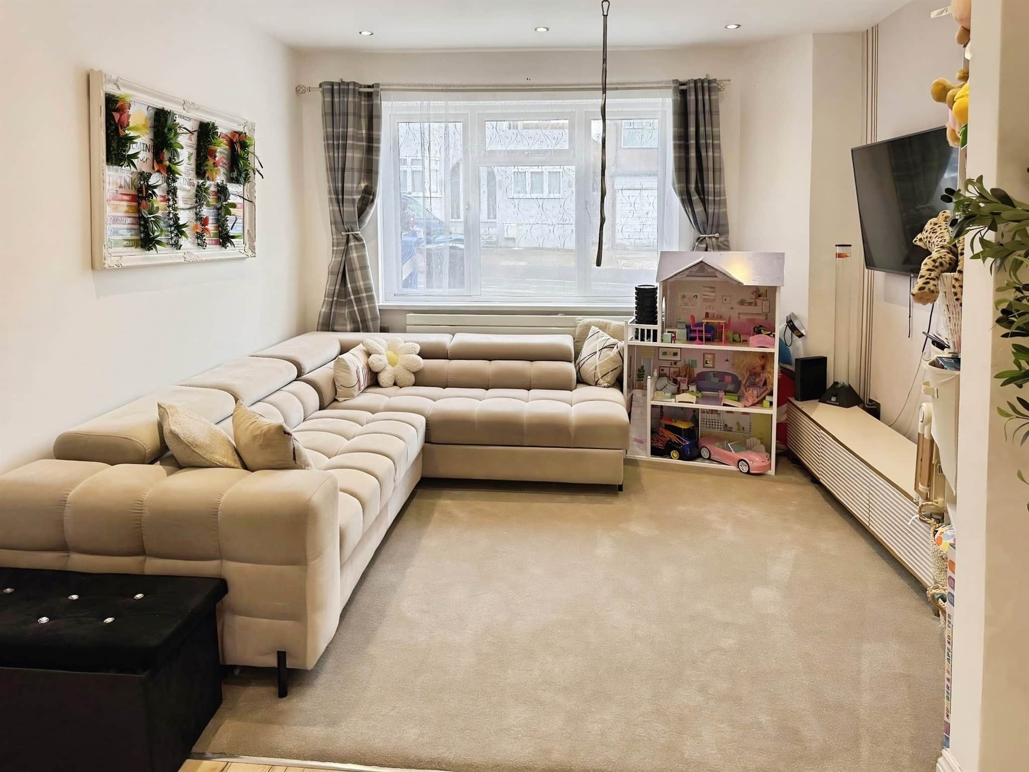 Property at Sefton Avenue, Harrow
