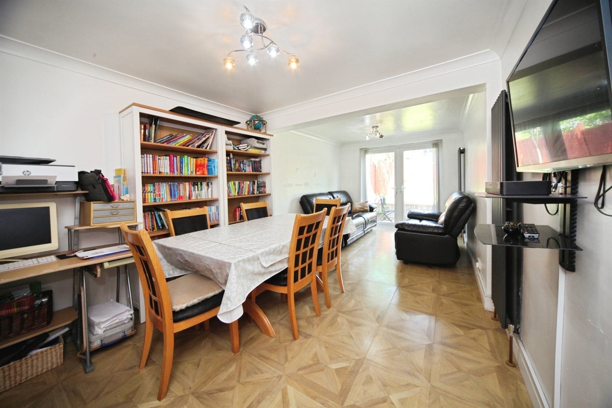Property at Grampian Way, Luton
