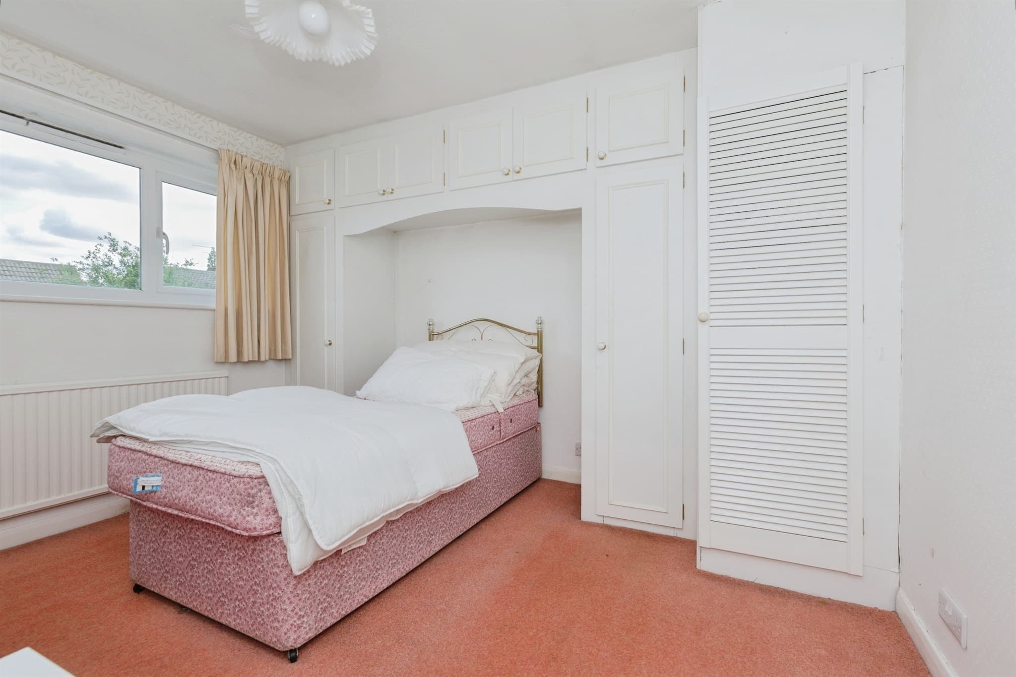 Property at Rushton Drive, Leicester