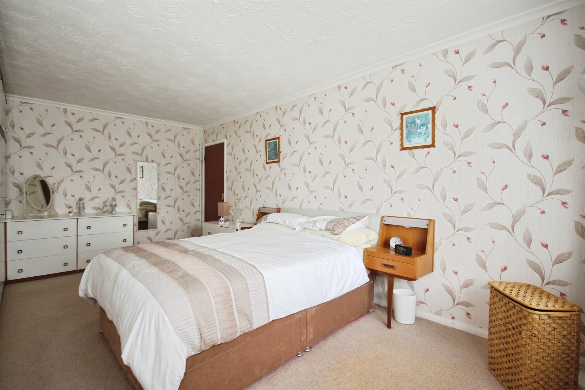 Property at Chandlers Road, Whitnash, Leamington Spa
