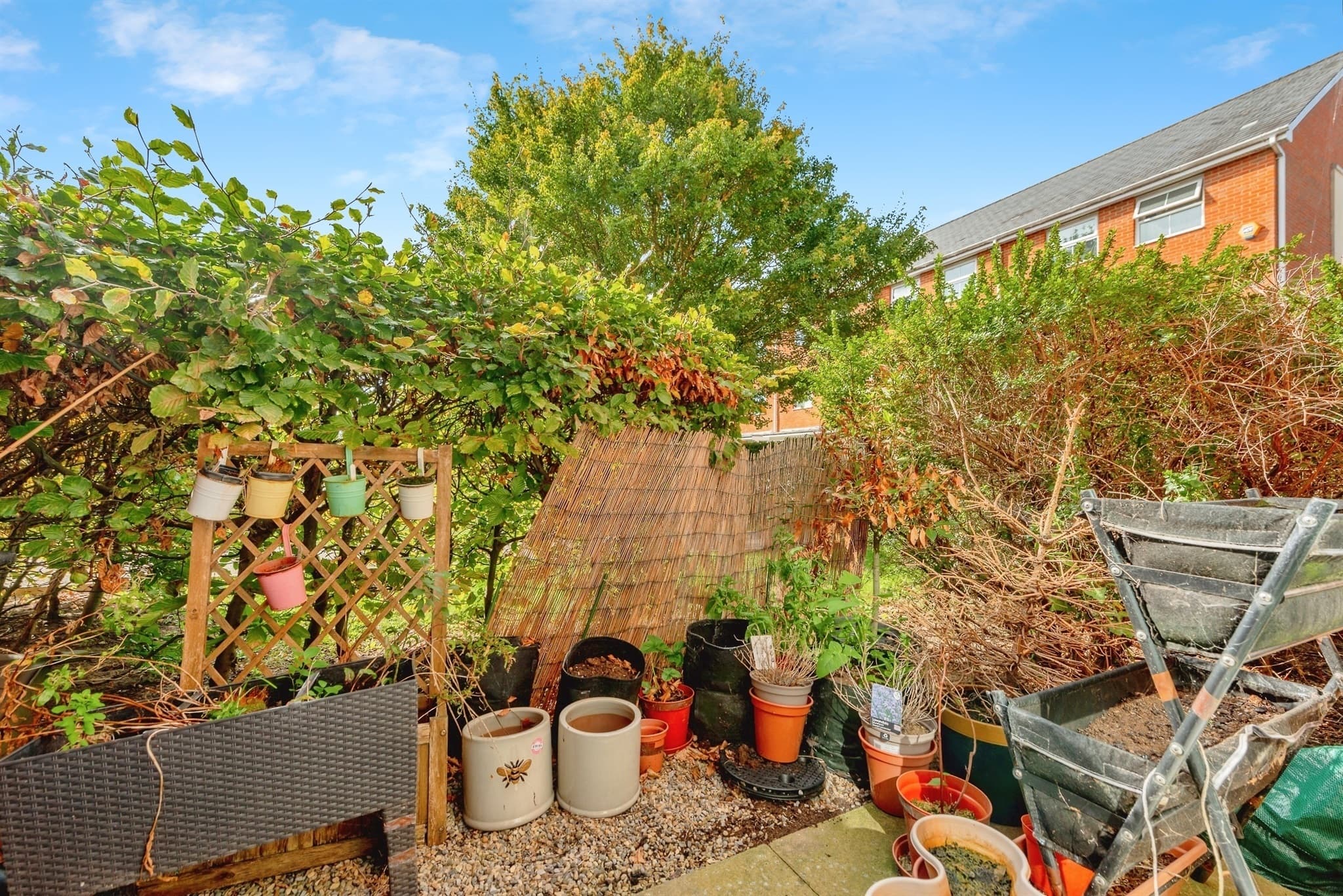 Property at Barrow Gardens, Redhill