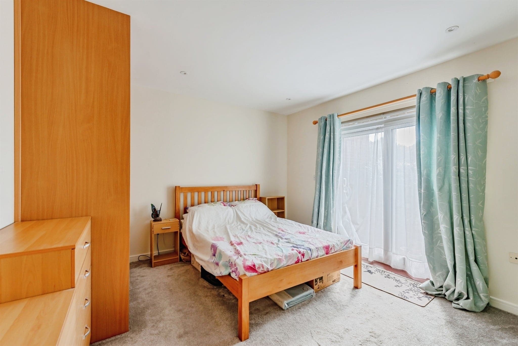 Property at Barrow Gardens, Redhill