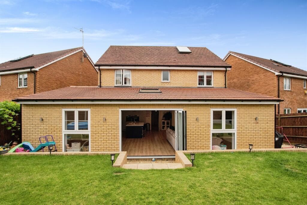 Property at Ivy Close, Leavesden, Watford