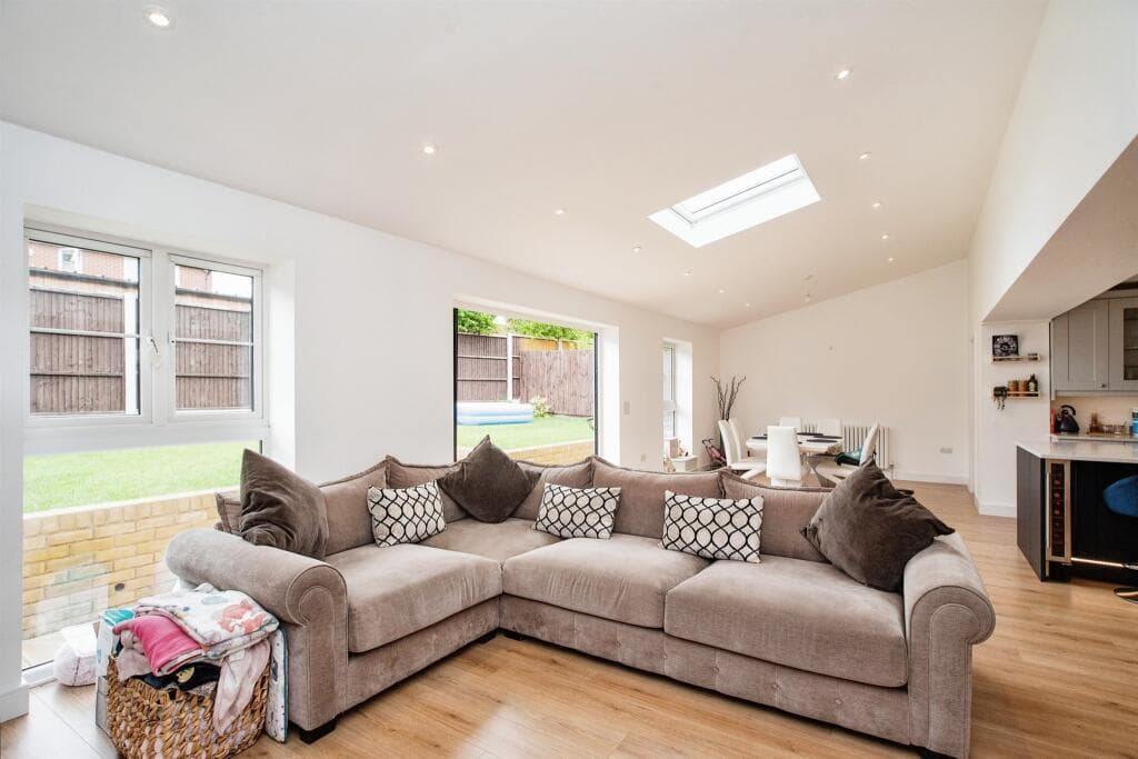 Property at Ivy Close, Leavesden, Watford