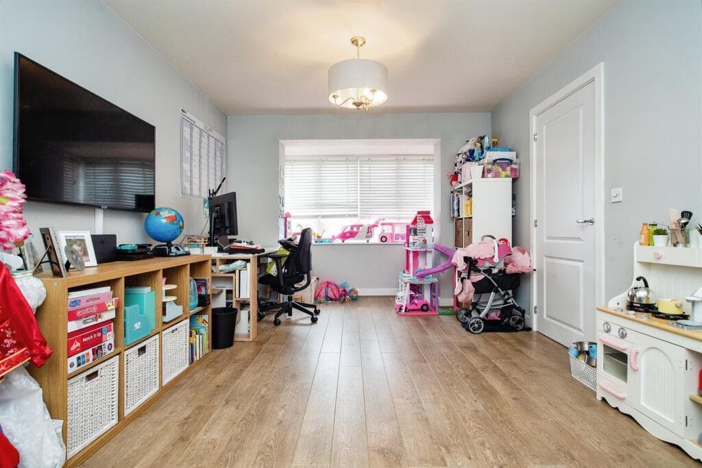 Property at Ivy Close, Leavesden, Watford