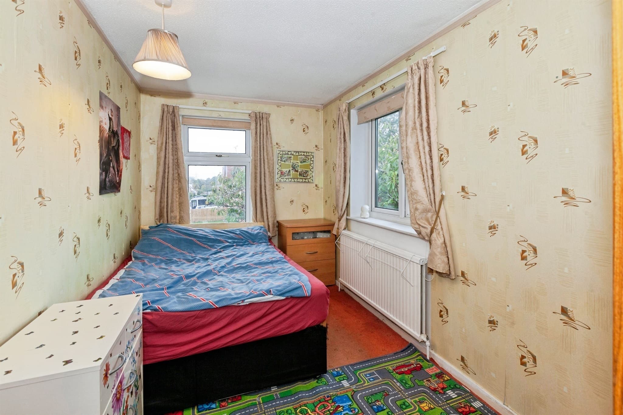 Property at Rochfords Gardens, Slough