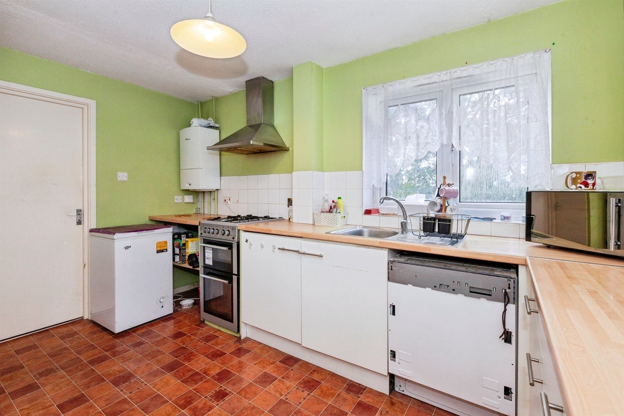 Property at Rochfords Gardens, Slough