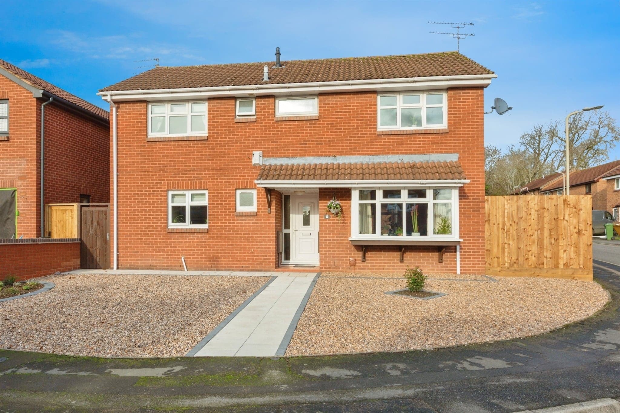 Property at Hewes Close, Glen Parva, Leicester