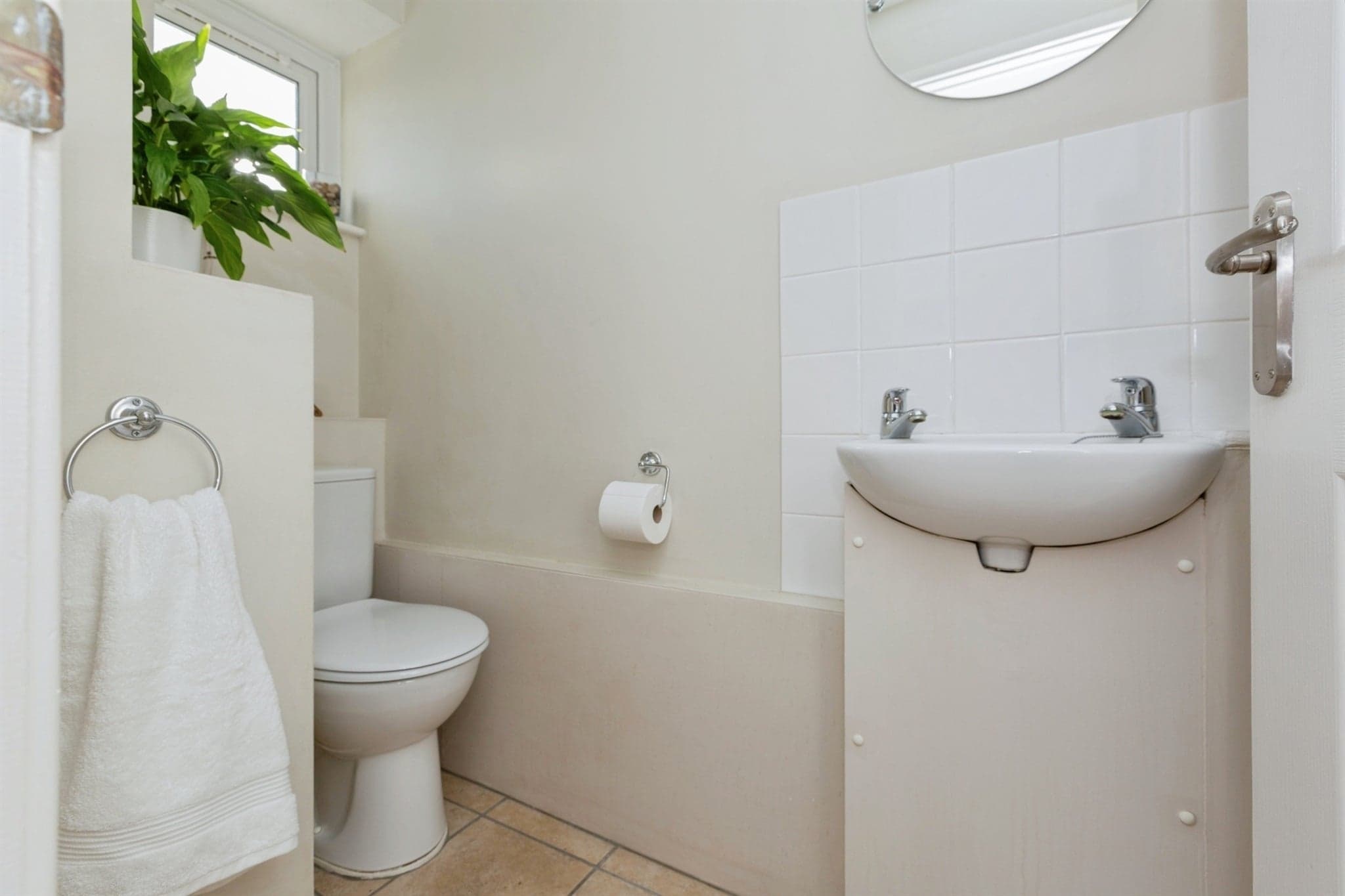 Property at Hewes Close, Glen Parva, Leicester