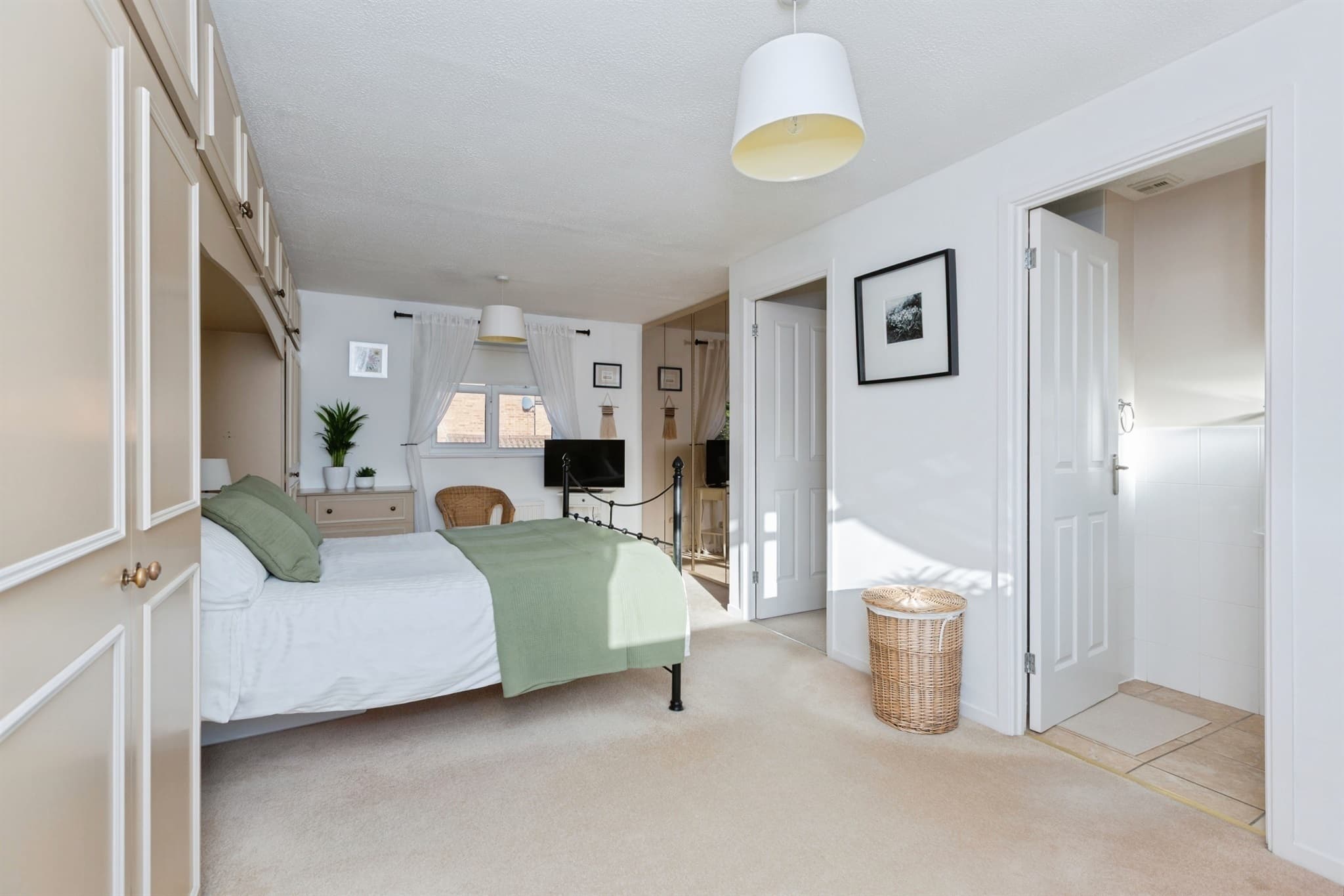 Property at Hewes Close, Glen Parva, Leicester