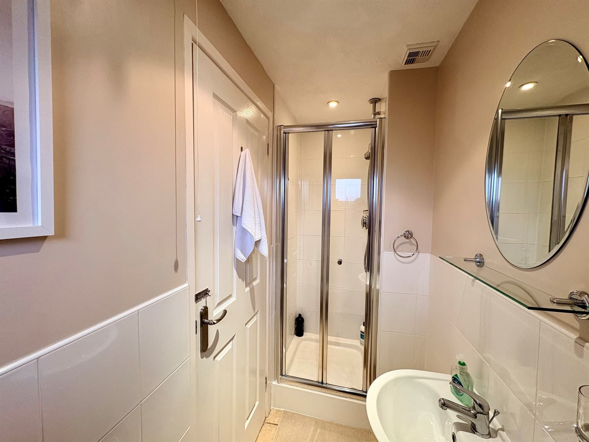 Property at Hewes Close, Glen Parva, Leicester