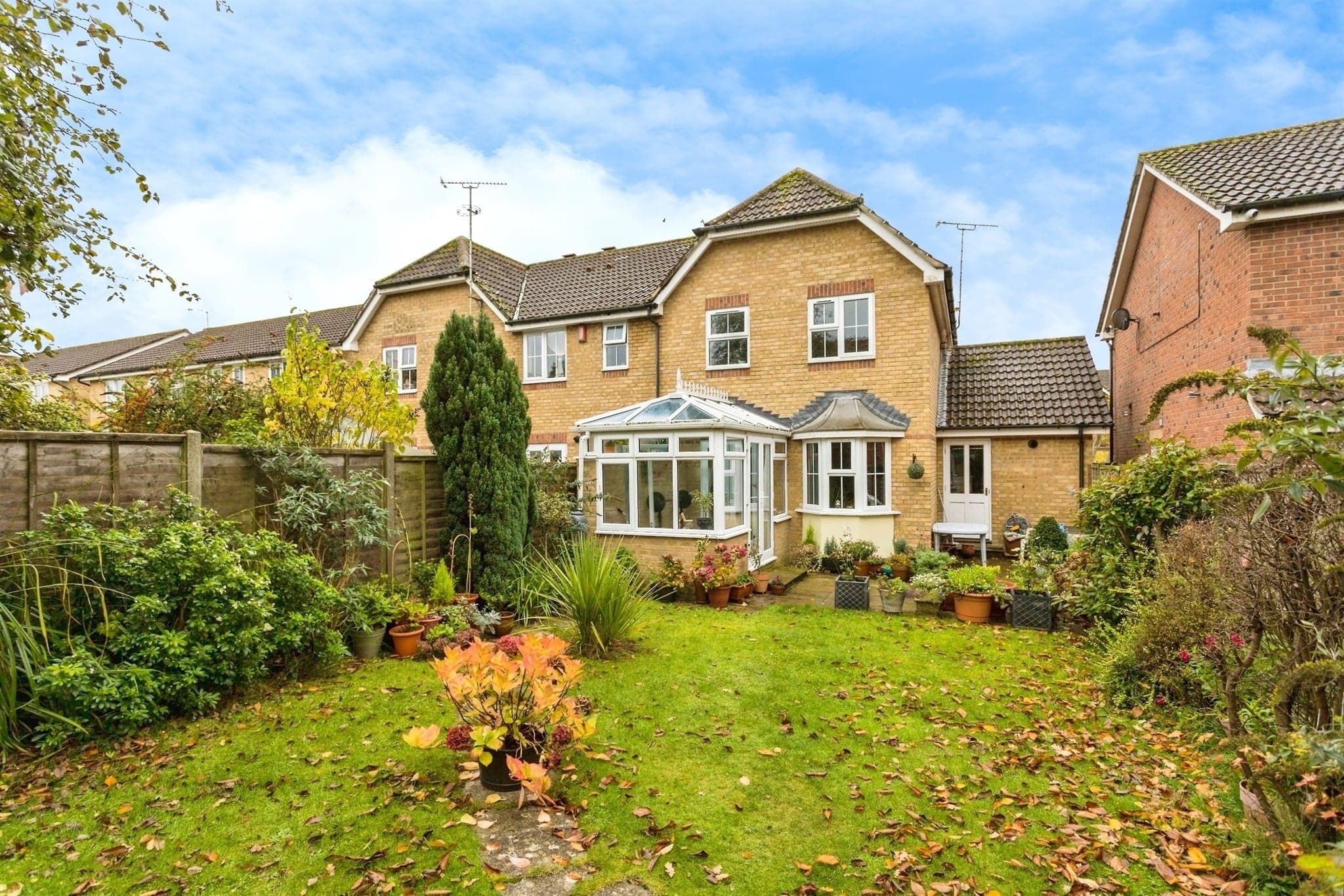 Property at Ropeland Way, HORSHAM