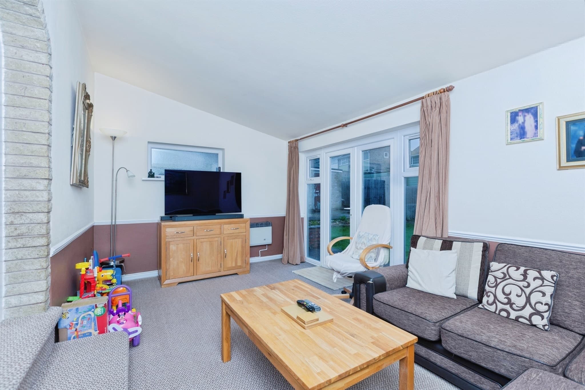 Property at Barnet Close, Oadby, Leicester