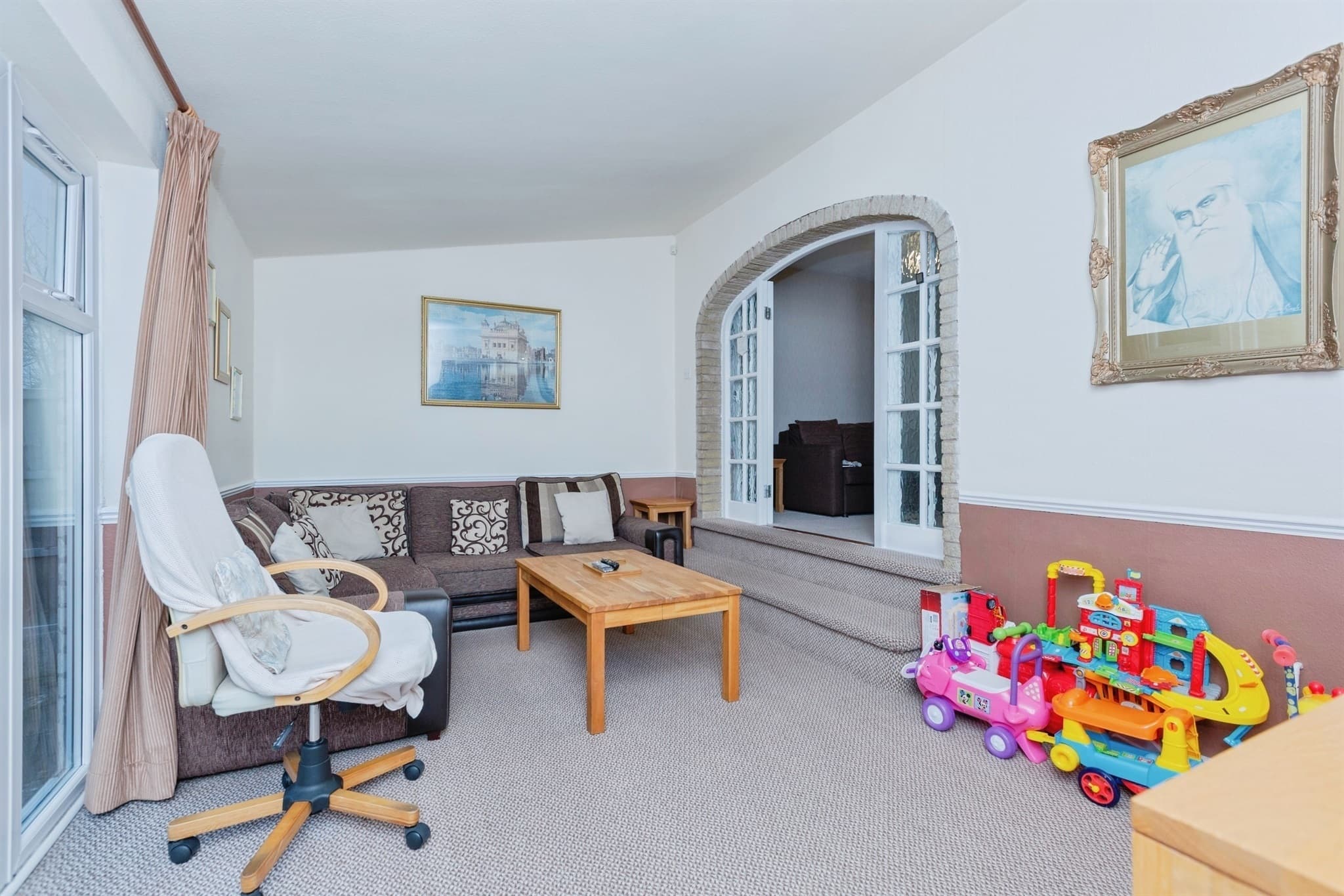 Property at Barnet Close, Oadby, Leicester