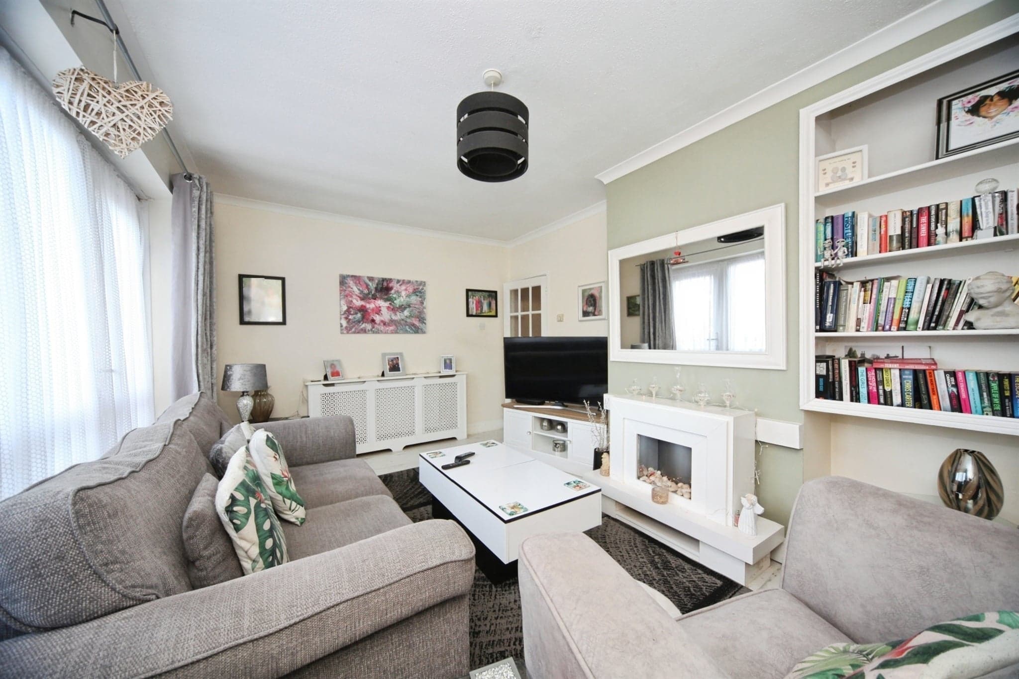 Property at Lawn Gardens, LUTON