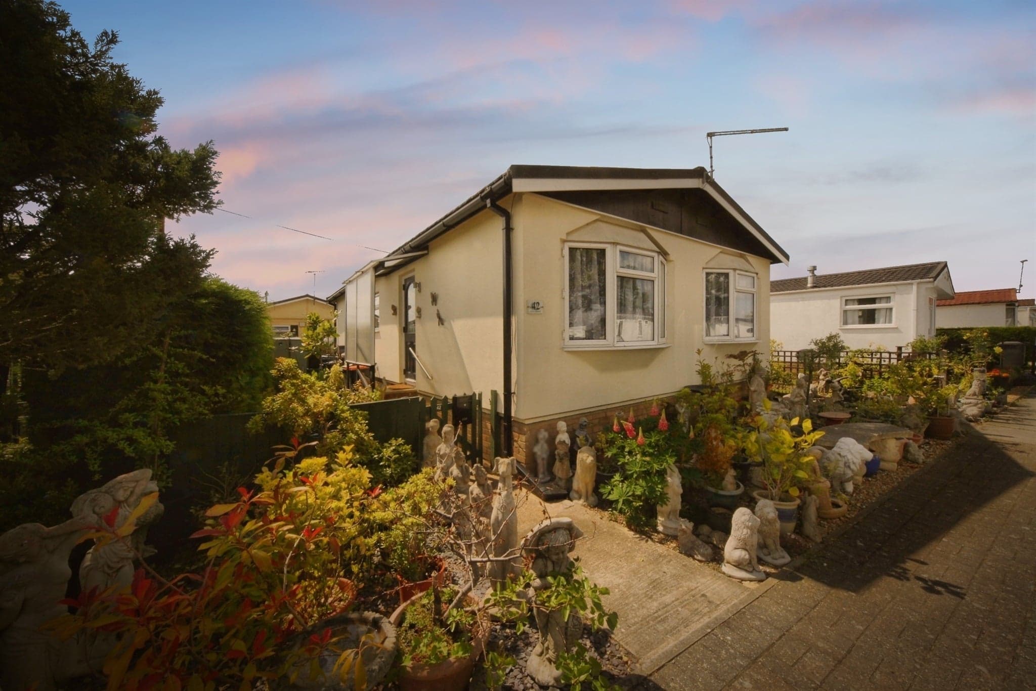 Property at Little Meadow, Woodside Home Park, Luton