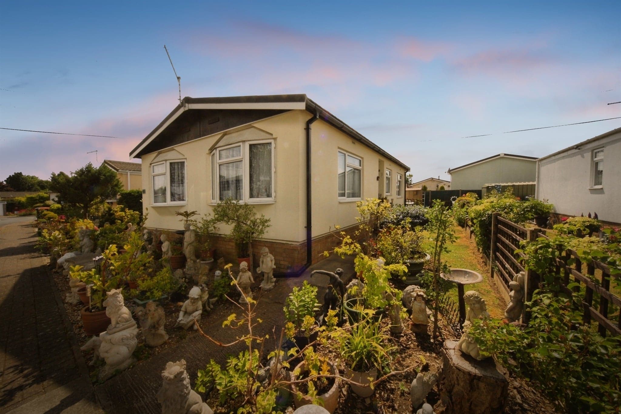 Property at Little Meadow, Woodside Home Park, Luton