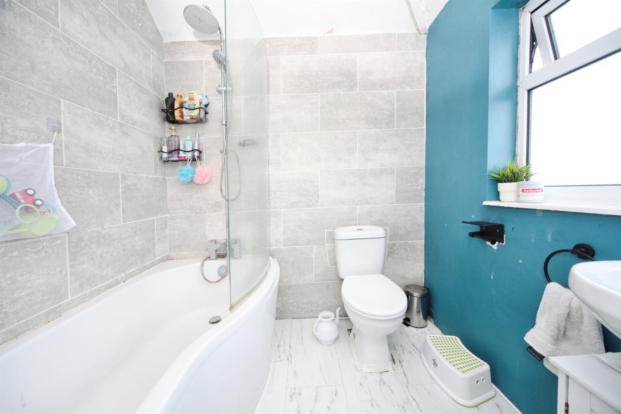 Property at Whitefield Avenue, Luton