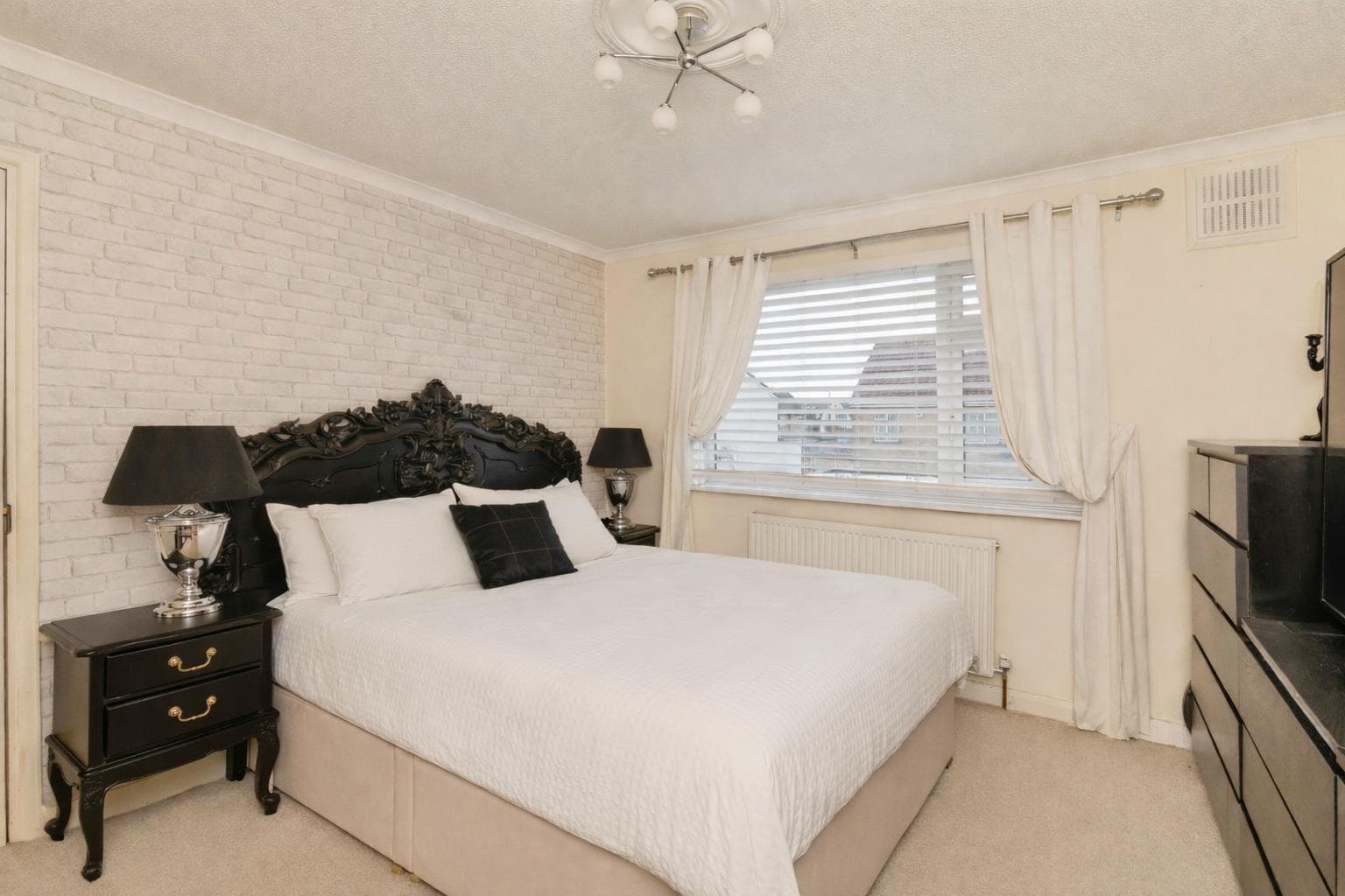 Property at Pettigrove Gardens, Bristol