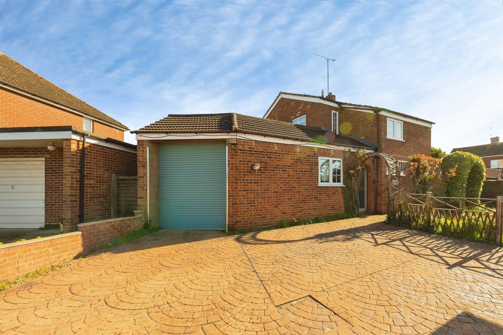 Property at Capshill Avenue, Leighton Buzzard