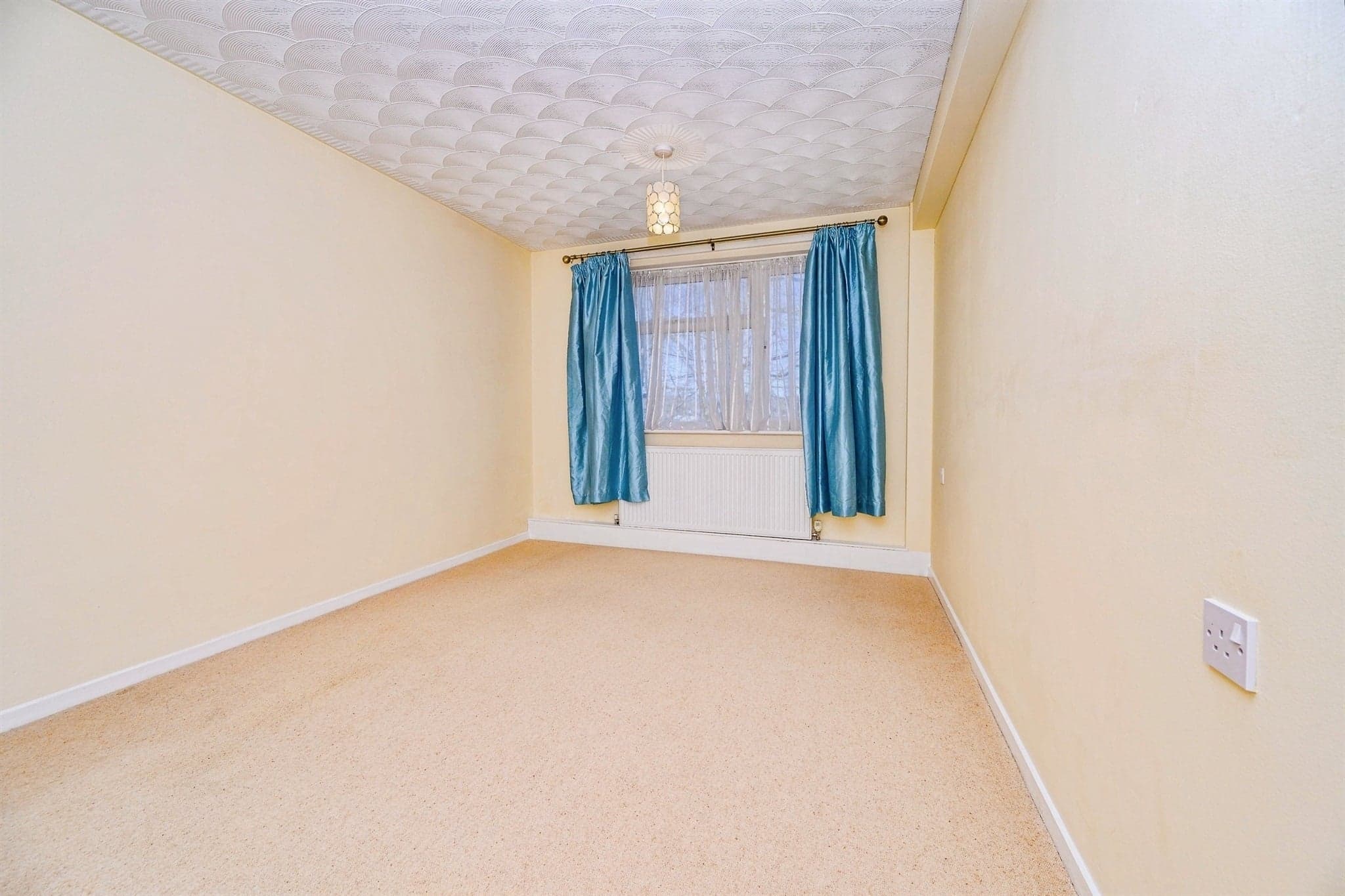 Property at Kents Avenue, Hemel Hempstead