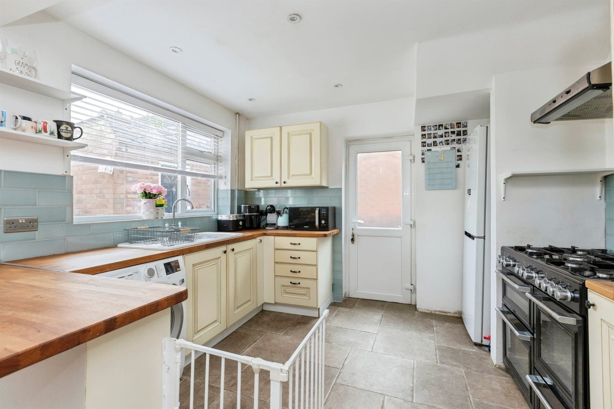 Property at Fairstone Hill, Oadby, Leicester