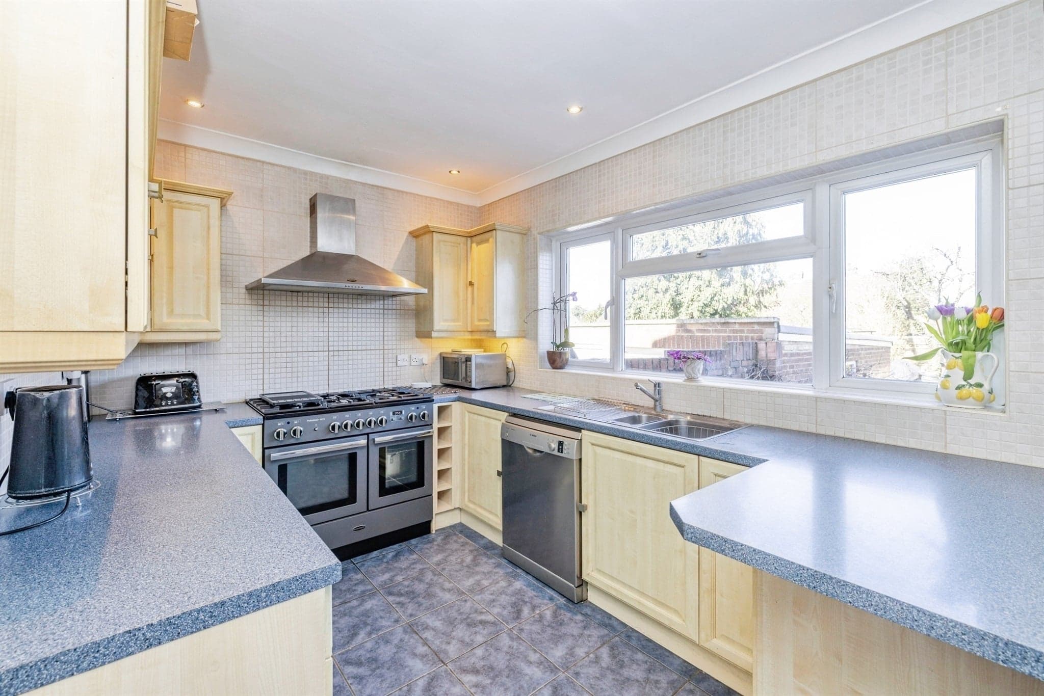 Property at Heather Rise, Bushey