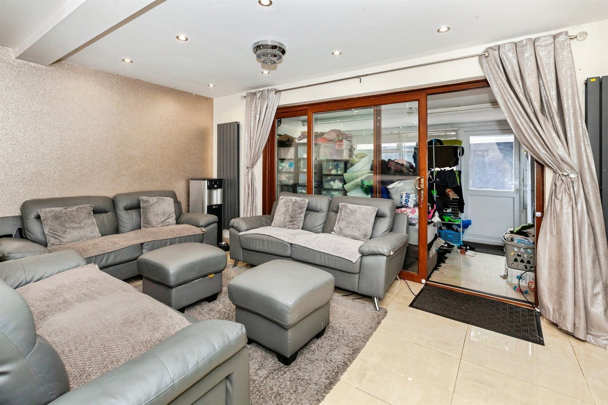 Property at Rochfords Gardens, Slough