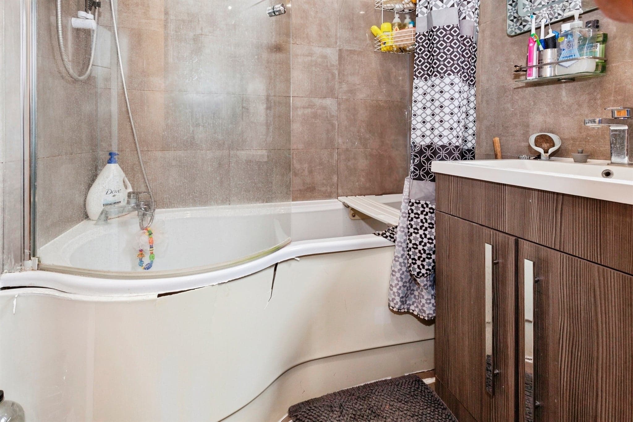 Property at Rochfords Gardens, Slough