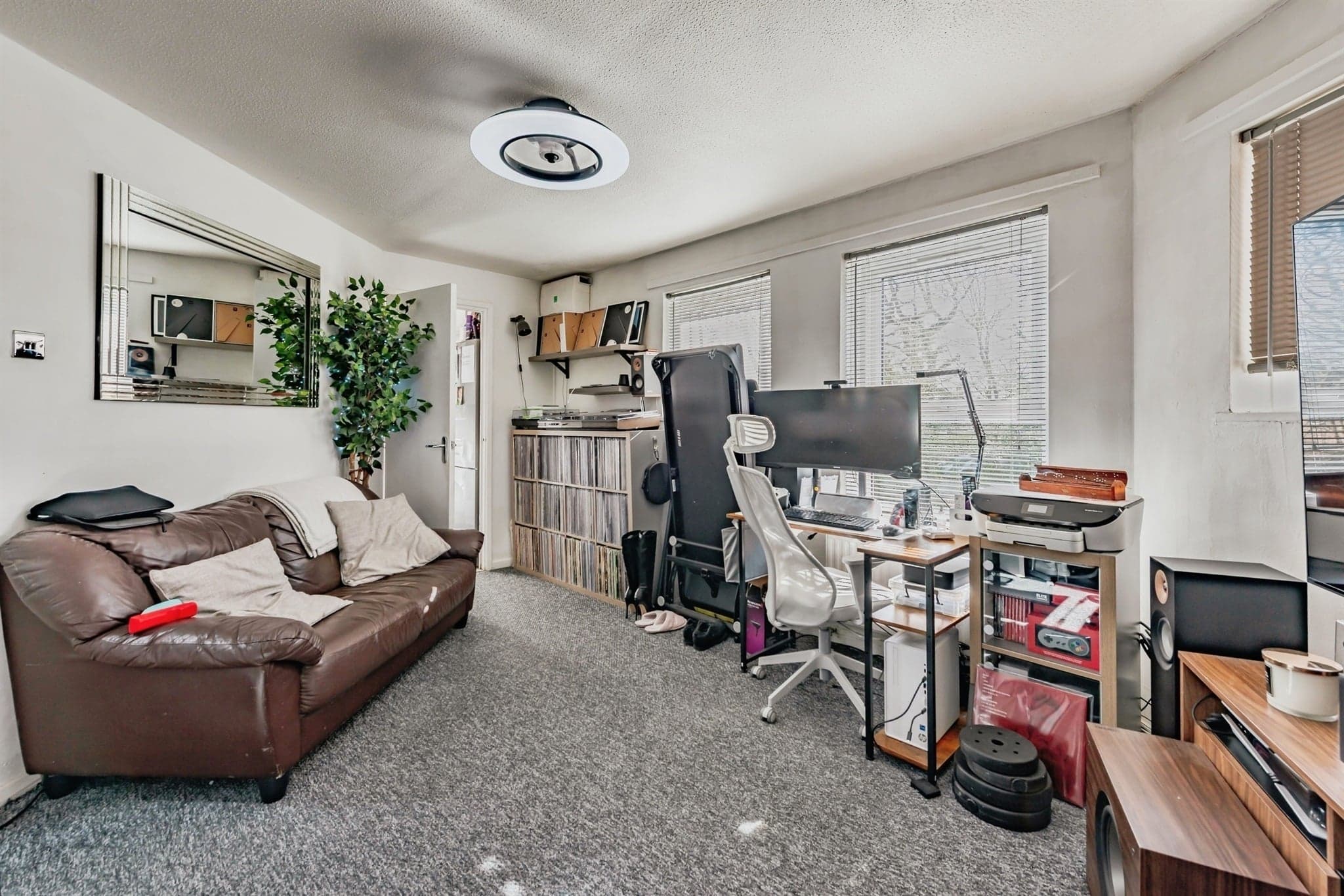 Property at Dalewood Gardens, Crawley