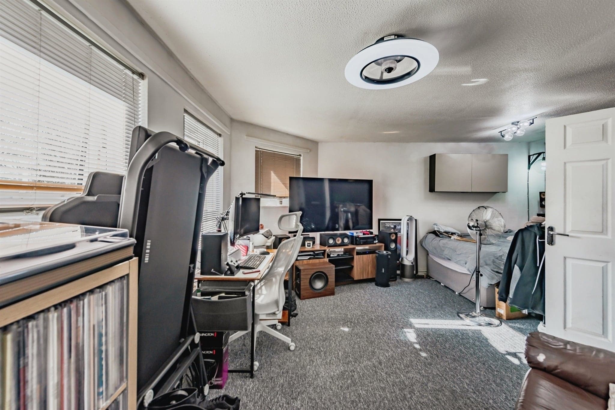 Property at Dalewood Gardens, Crawley