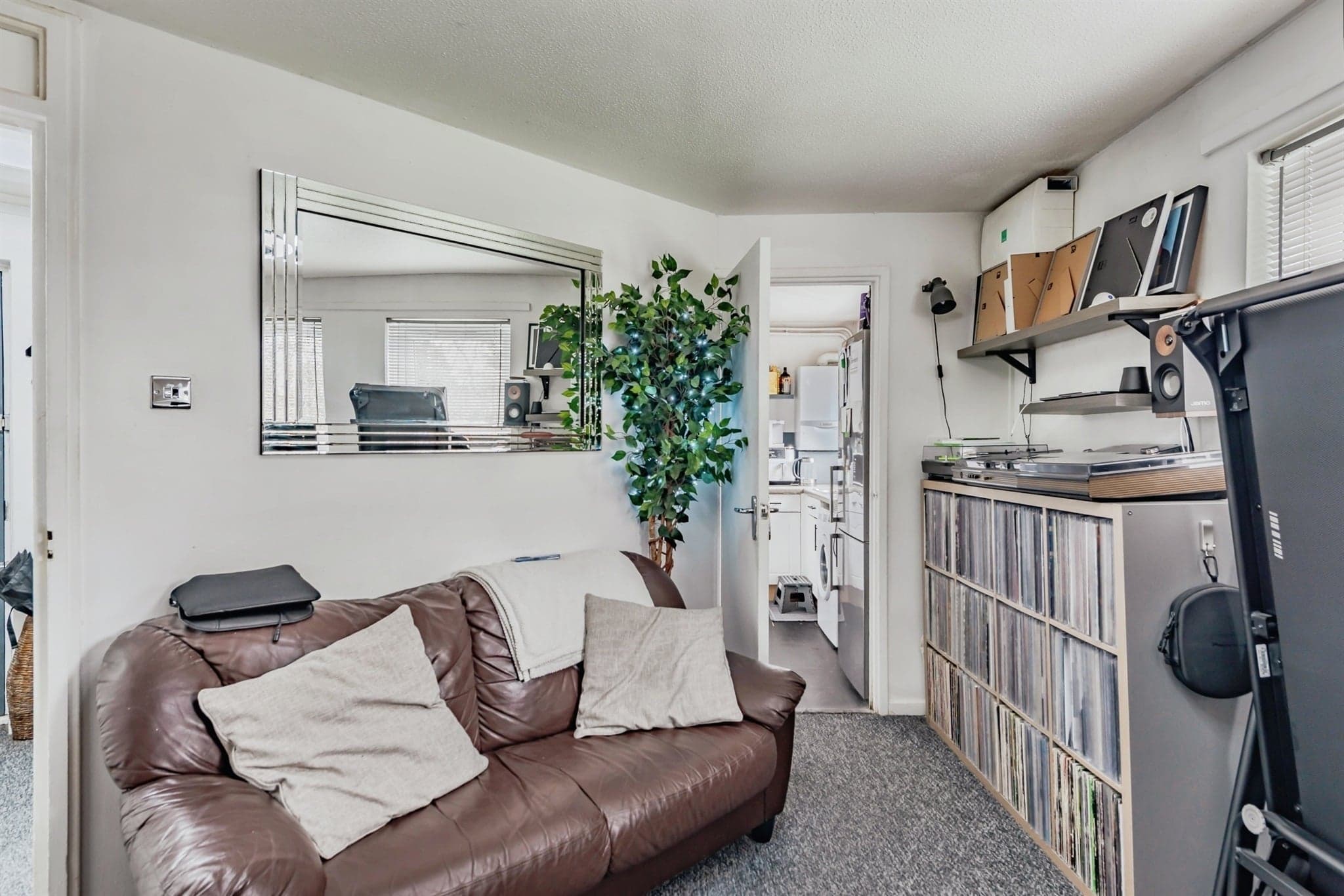 Property at Dalewood Gardens, Crawley