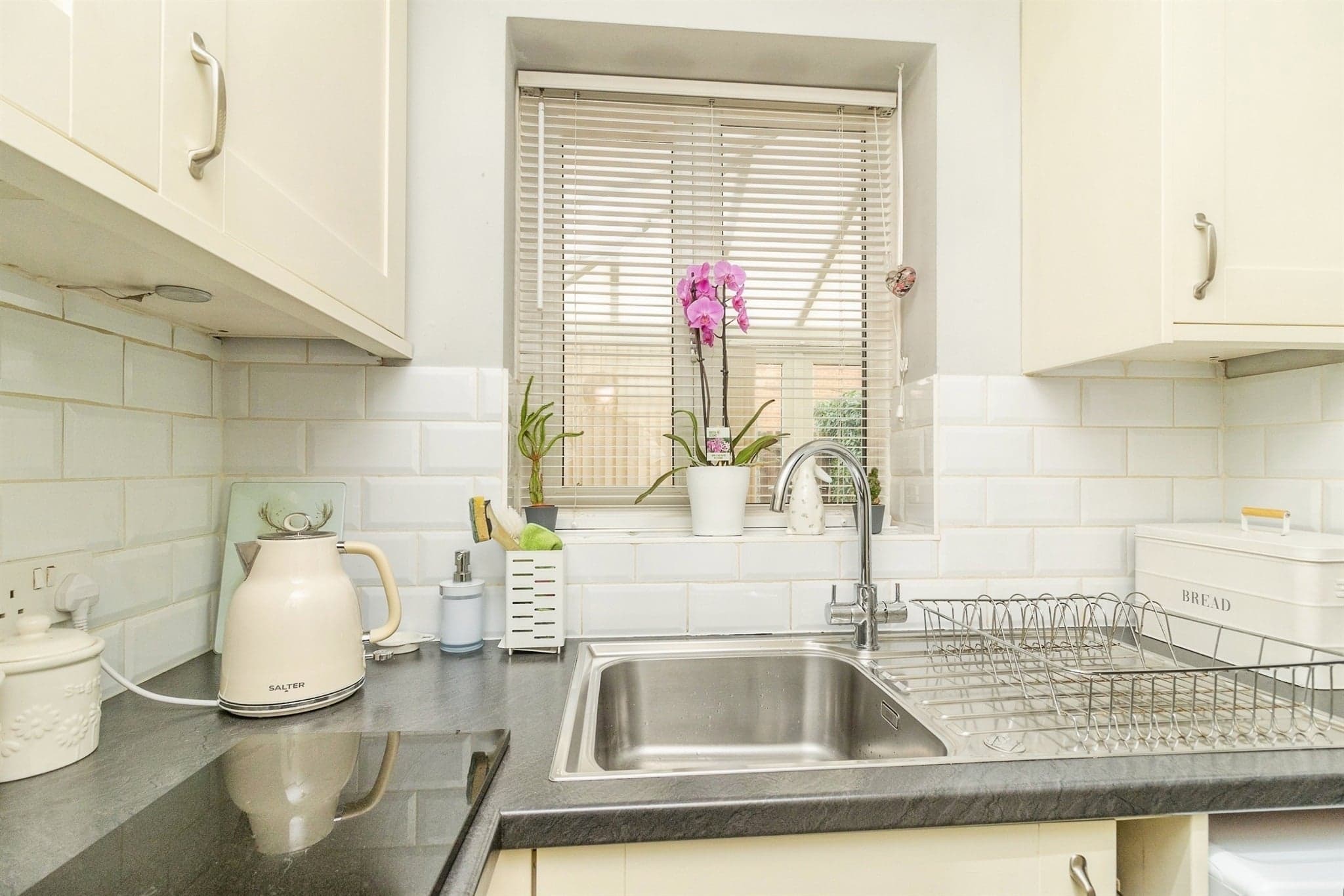Property at Bergamot Gardens, Walnut Tree, Milton Keynes