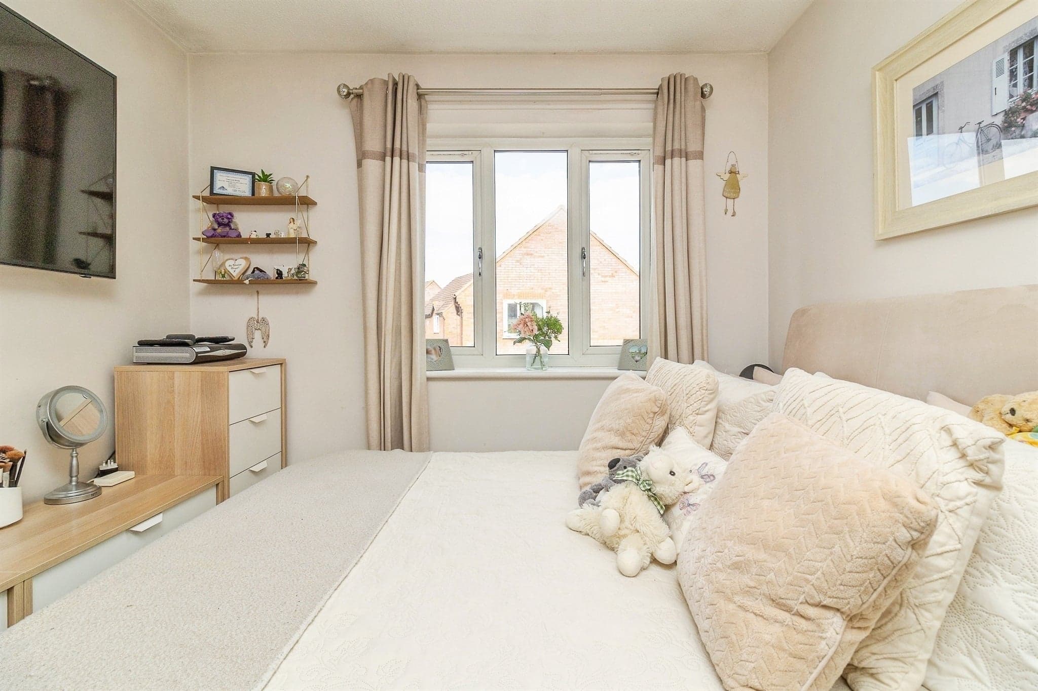 Property at Bergamot Gardens, Walnut Tree, Milton Keynes