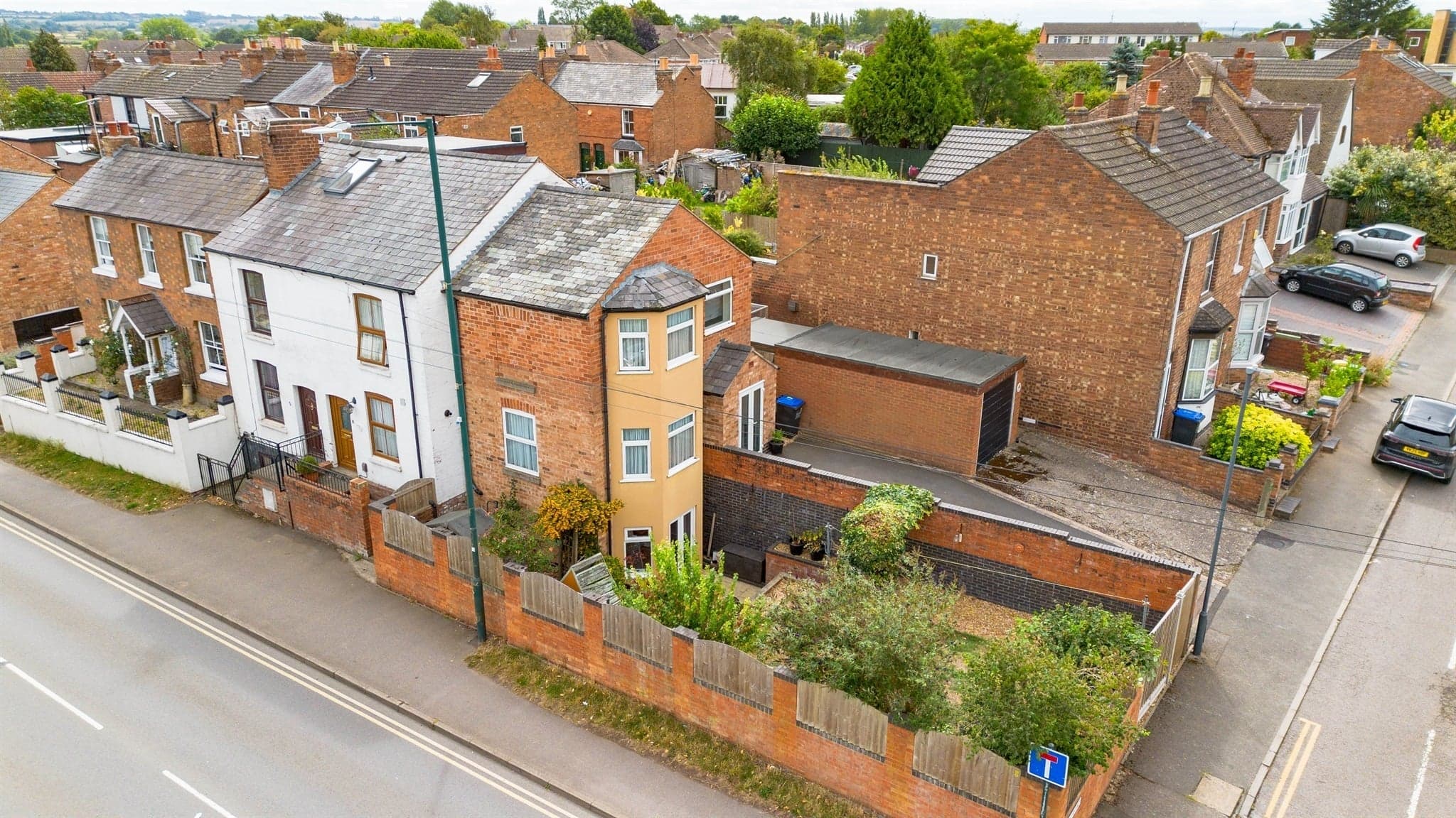 Property at Heathcote Road, Whitnash, Leamington Spa