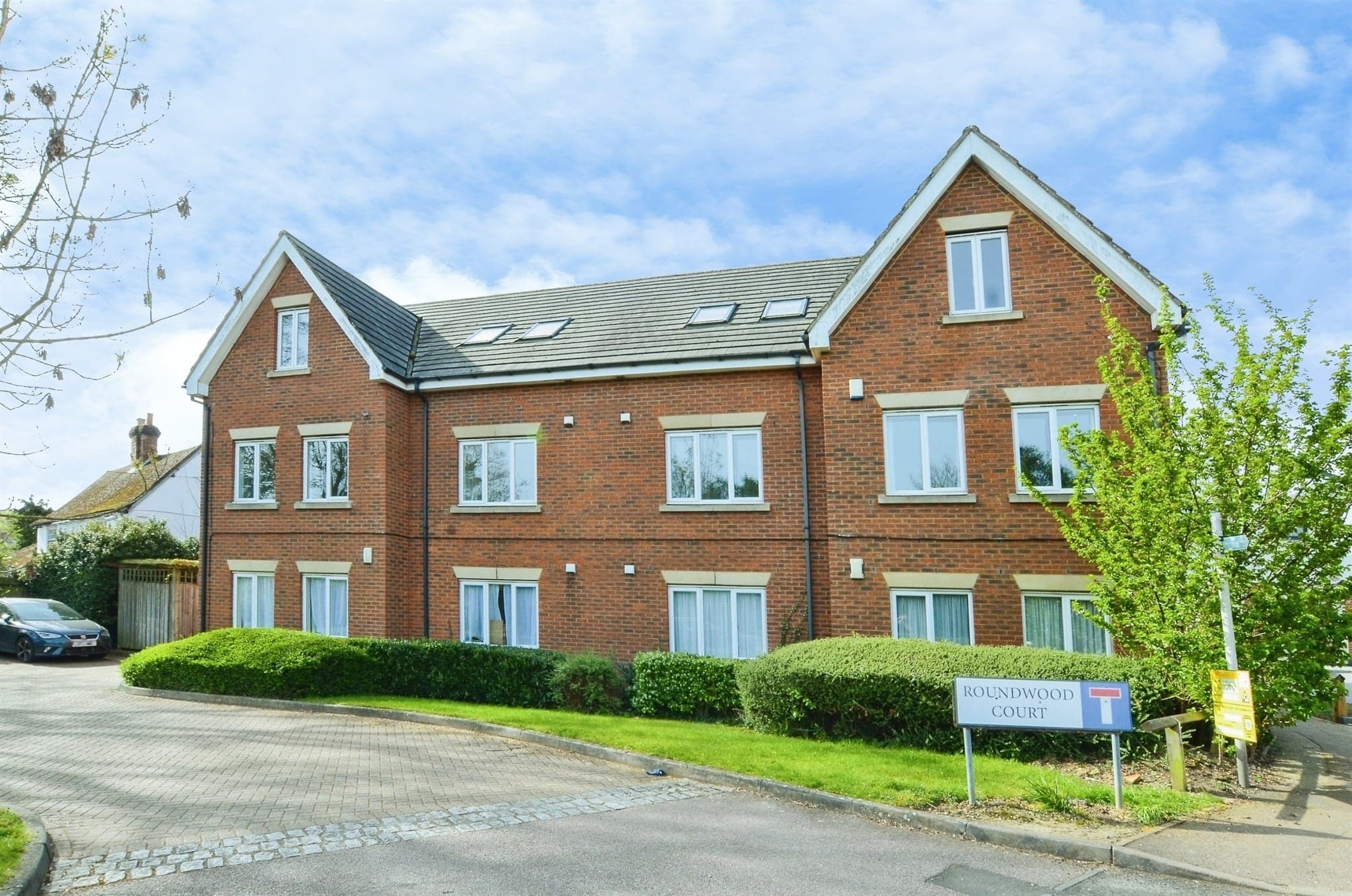 Property at Roundwood Lane, Harpenden