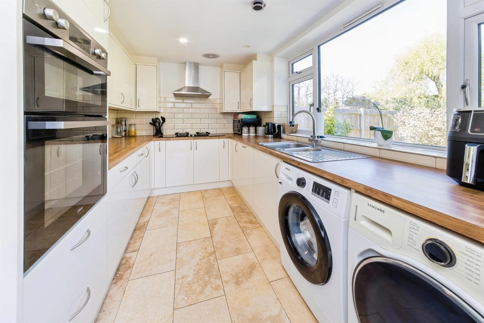 Property at Snow Hill, Copthorne, Crawley