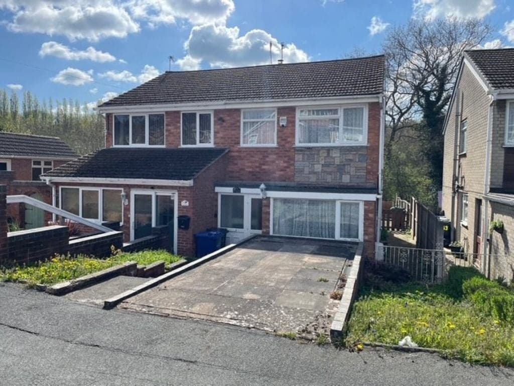 Property at Chelford Crescent, Kingswinford
