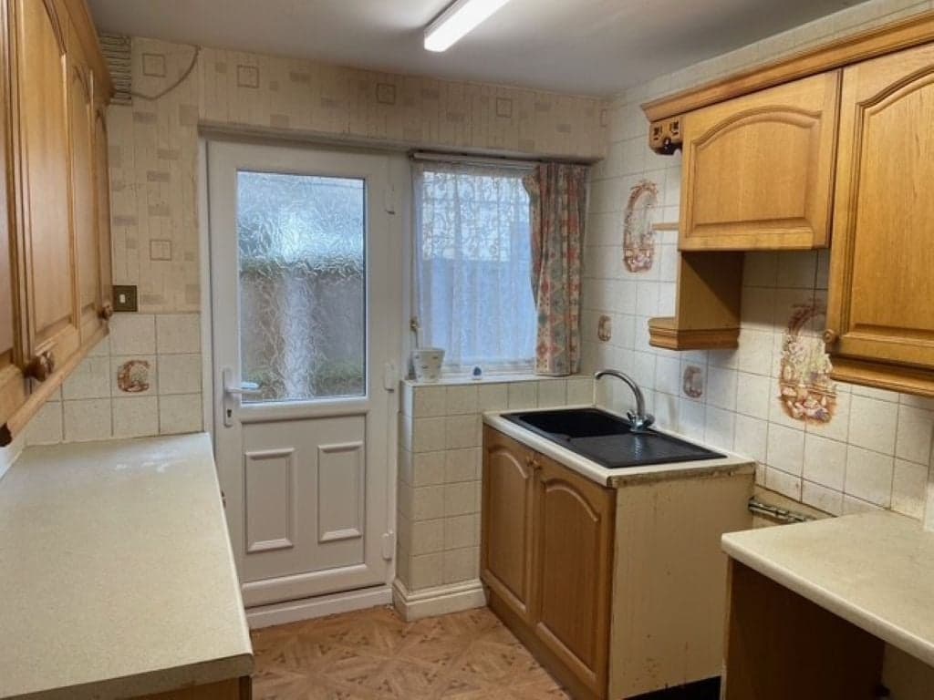 Property at Chelford Crescent, Kingswinford