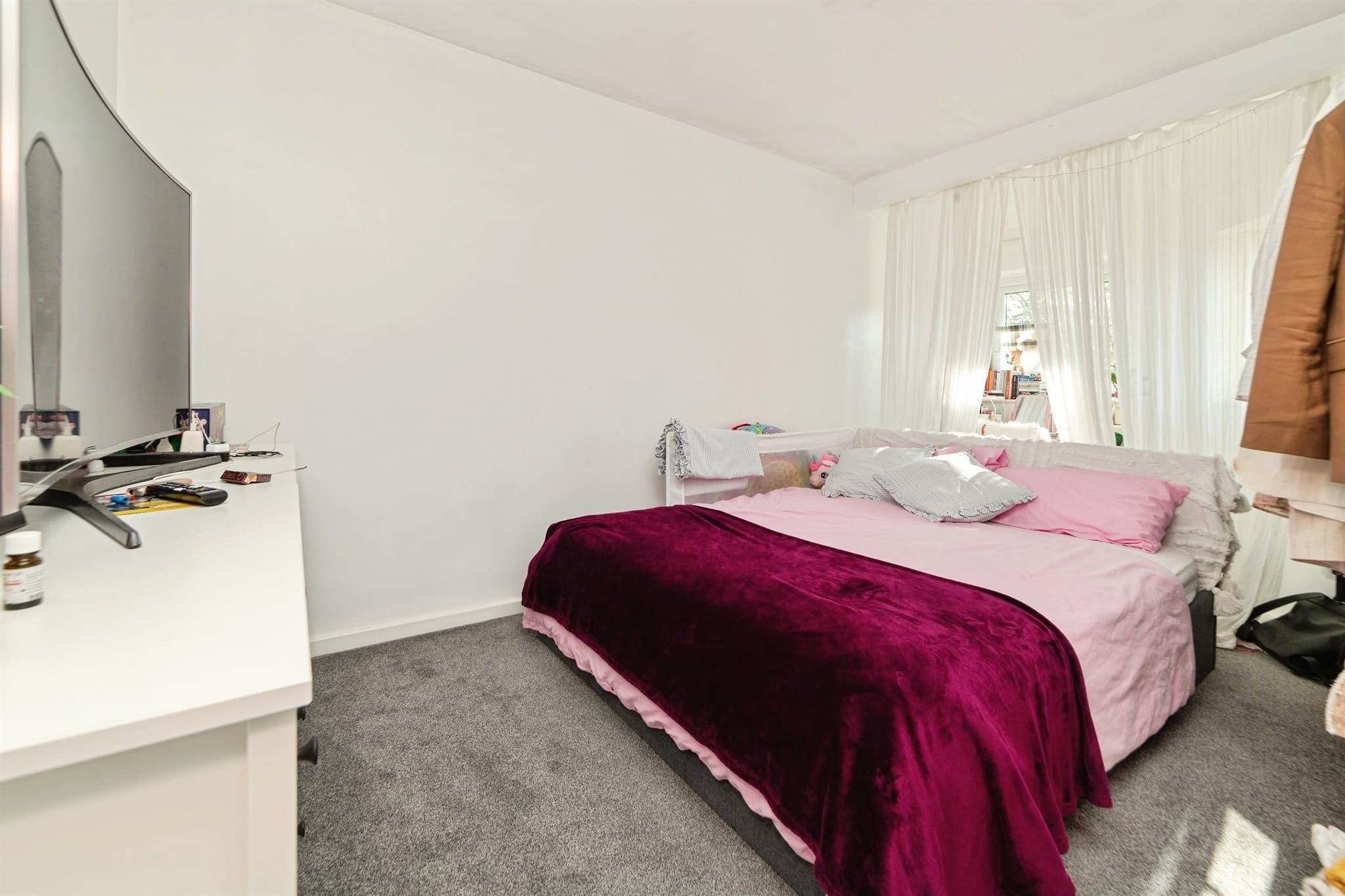 Property at Broadwater Crescent, Welwyn Garden City