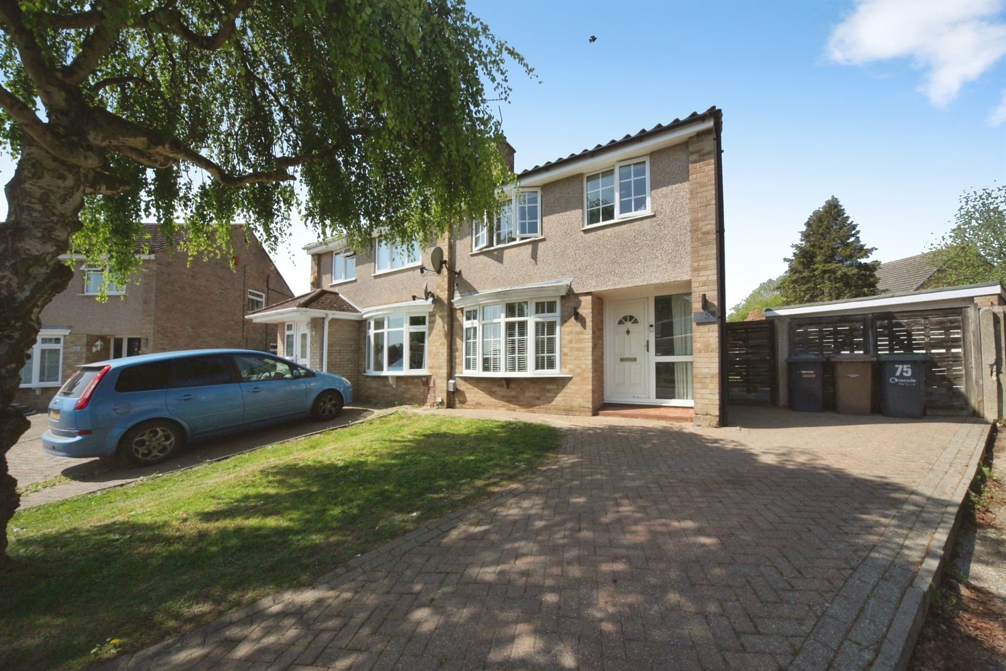 Property at Edgewood Drive, Luton